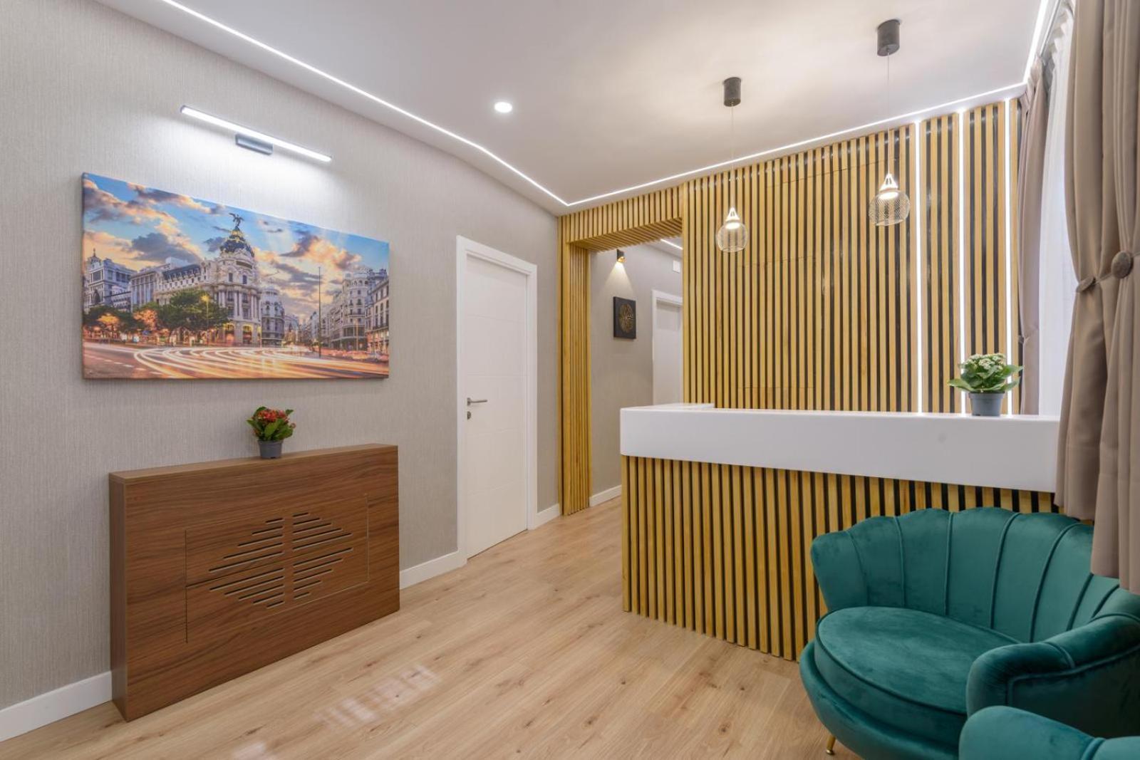Hostal Sun Gate Madrid Exterior photo