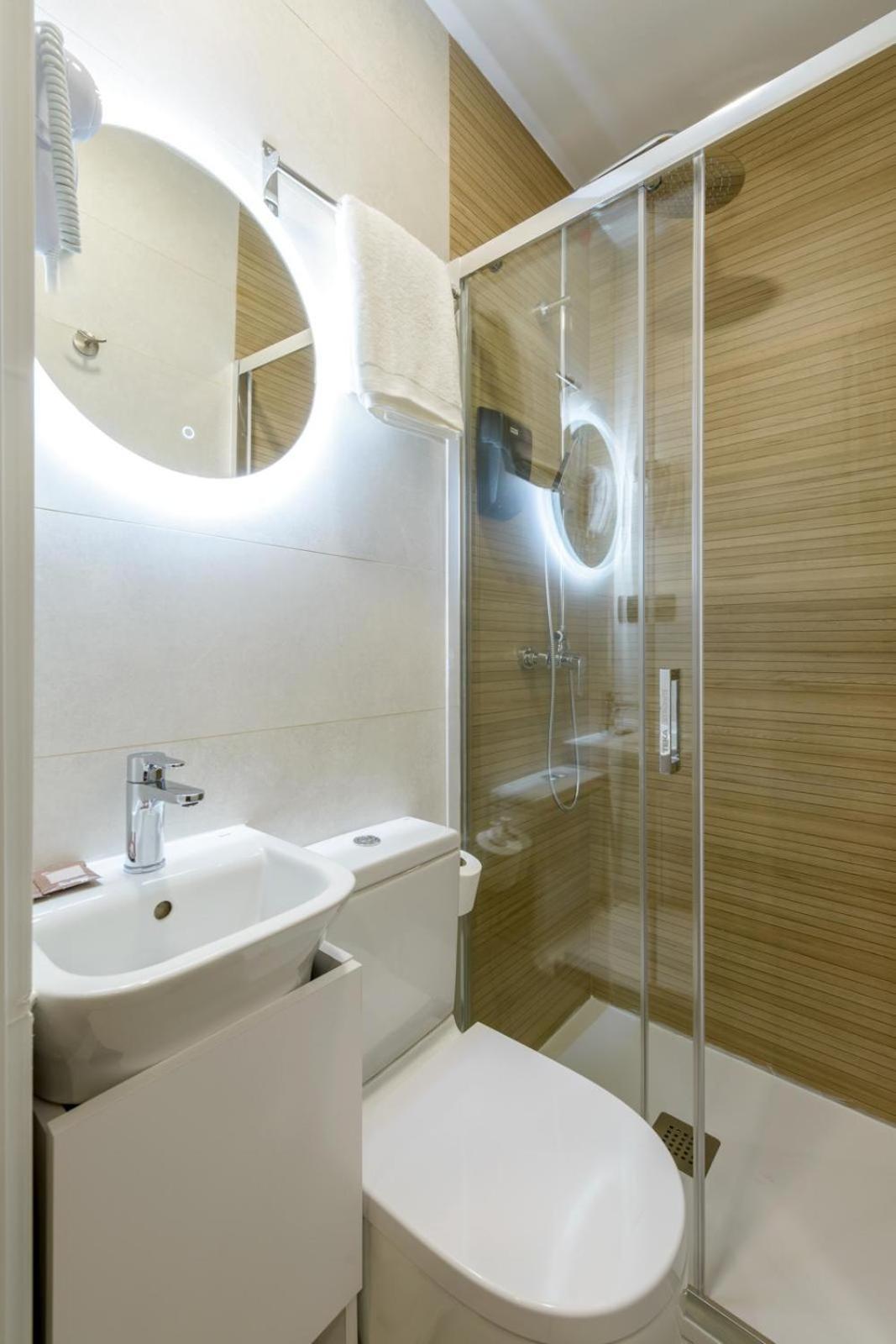 Hostal Sun Gate Madrid Exterior photo