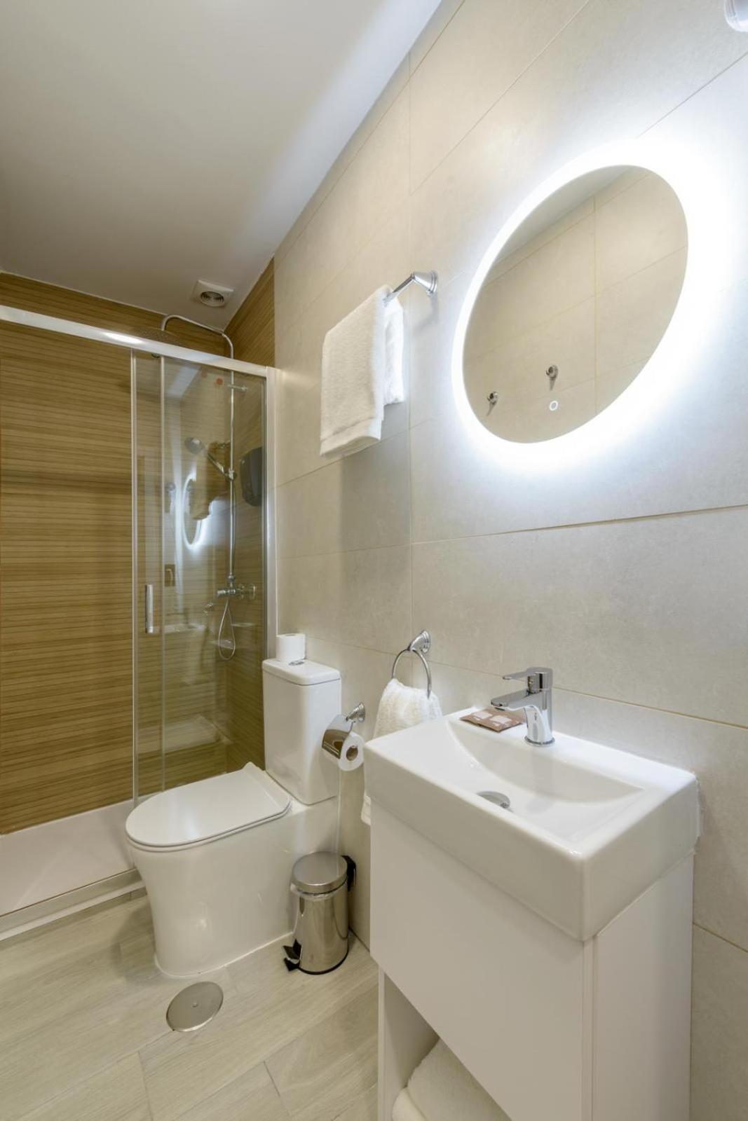 Hostal Sun Gate Madrid Exterior photo