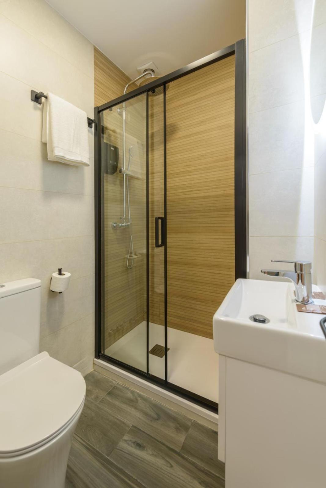 Hostal Sun Gate Madrid Exterior photo