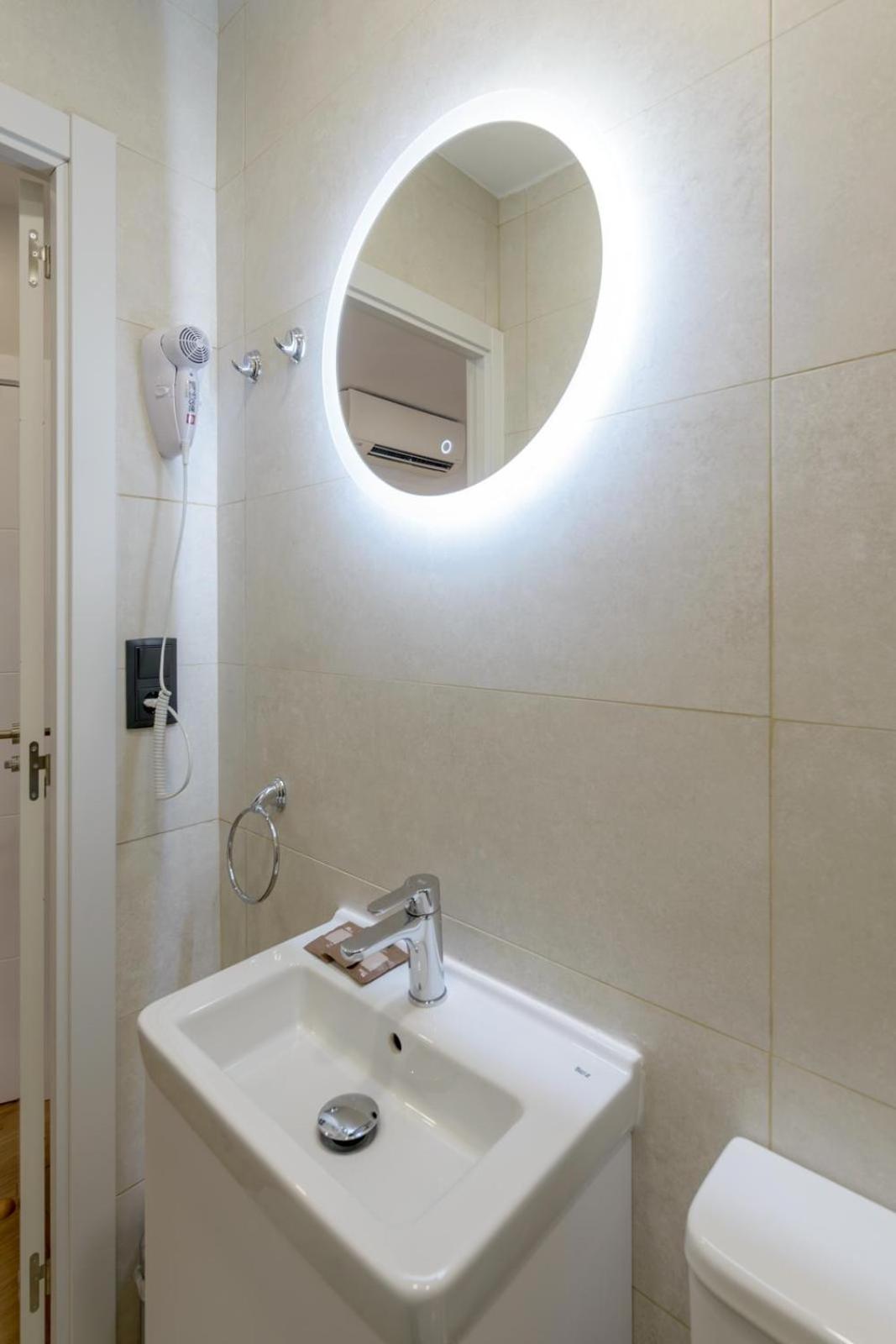 Hostal Sun Gate Madrid Exterior photo