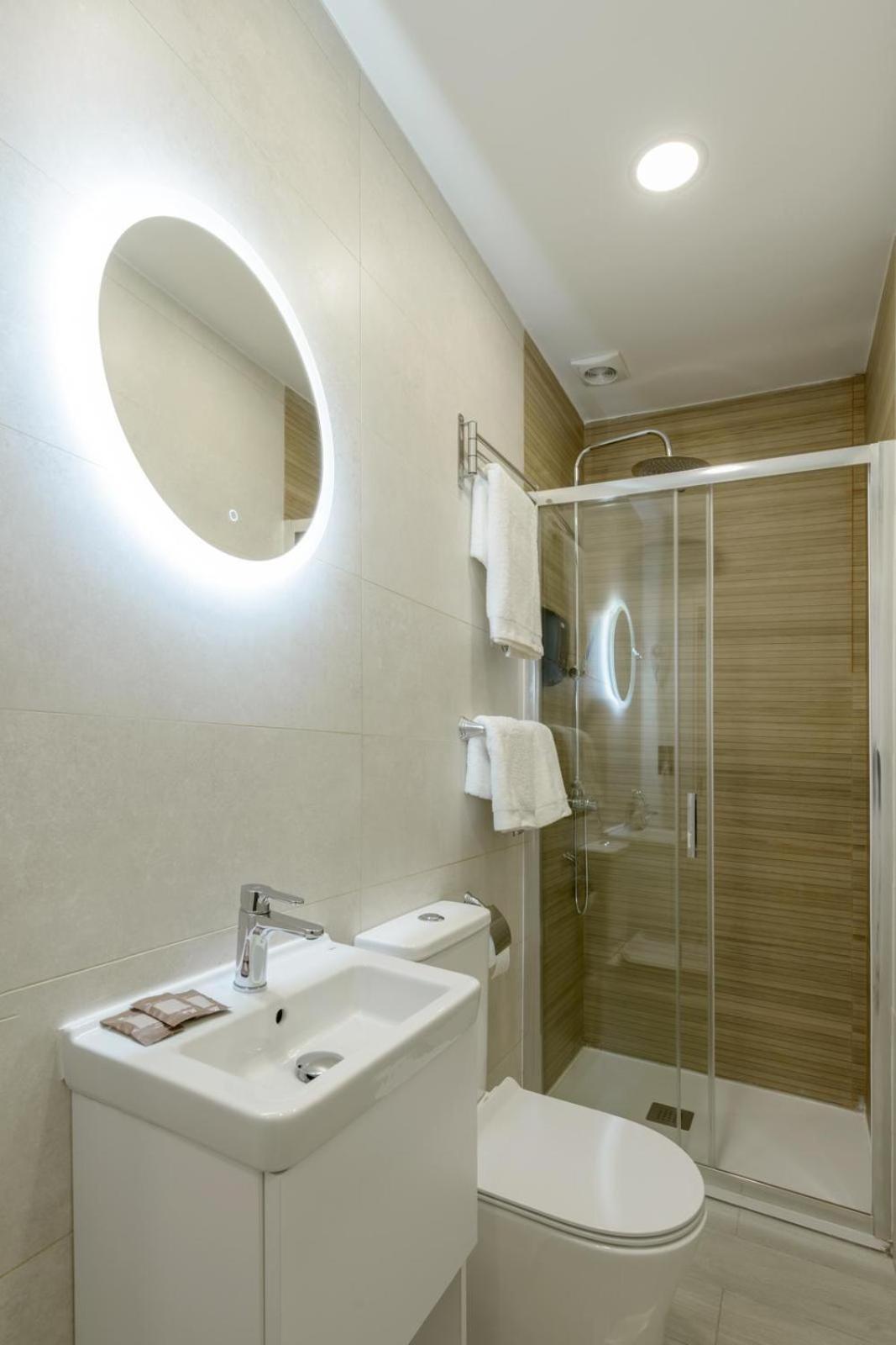 Hostal Sun Gate Madrid Exterior photo