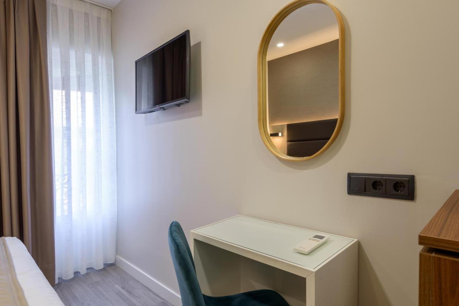 Hostal Sun Gate Madrid Exterior photo