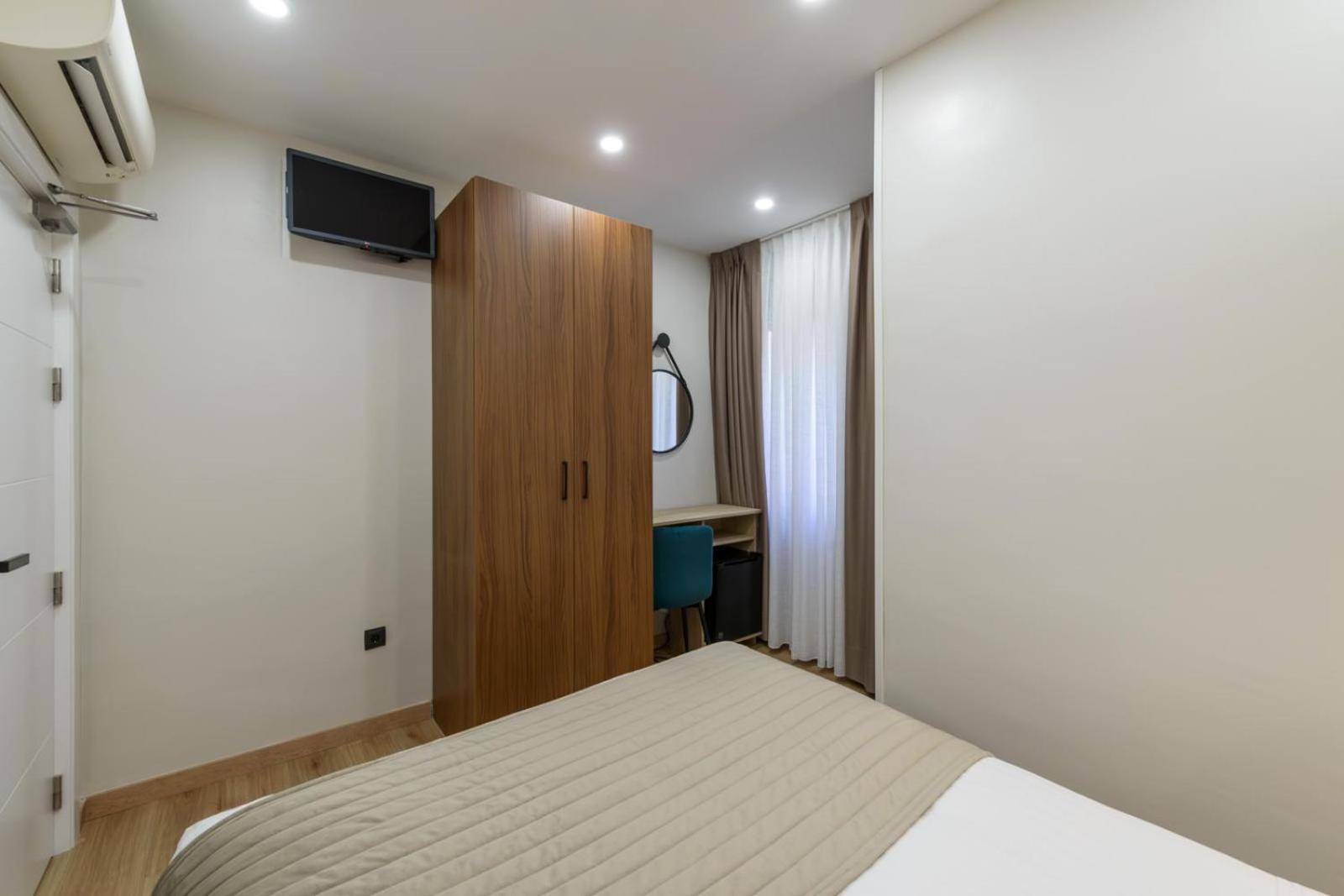 Hostal Sun Gate Madrid Exterior photo