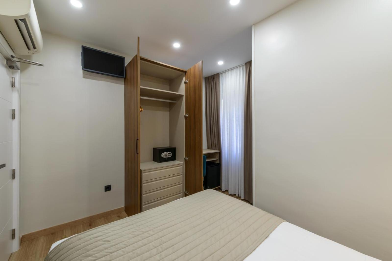 Hostal Sun Gate Madrid Exterior photo
